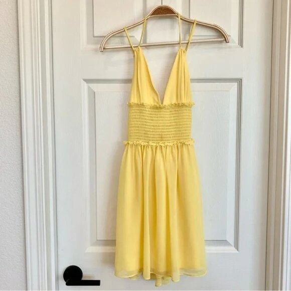 NWOT Bebe Sunshine Yellow Strappy V-Neck Chiffon Smocked Cross-back Sun Dress - Picture 5 of 11